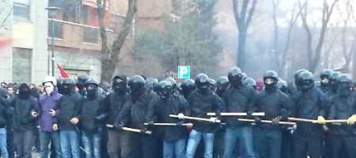 Scontri. ‘Parata pacifista’ L’esito era già scritto
