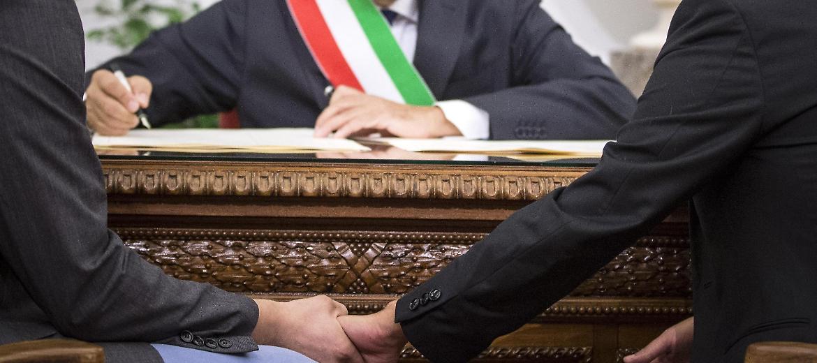 Adozioni gay, i laici scendono in piazza