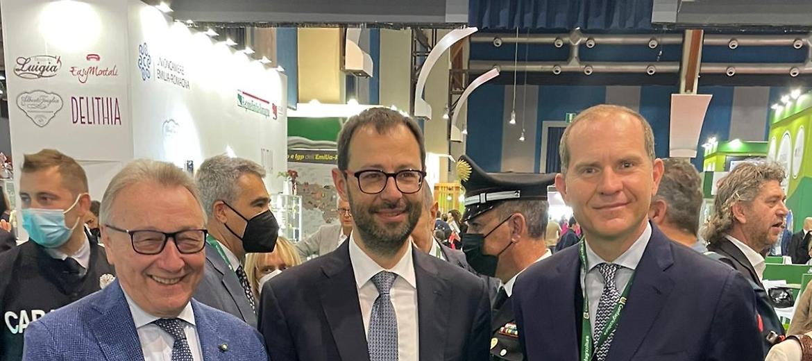 Patuanelli, agricoltura settore primario dato per scontato