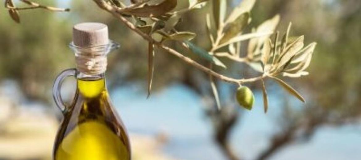 Olio d'oliva, 4 italiani su 10 lo acquistano al supermercato