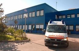 Alza troppo il gomito, 28enne trasportato all'ospedale