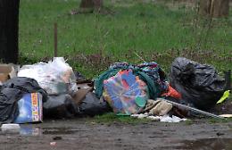 Rifiuti abbandonati, in città arrivano le fototrappole