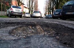 Allarme buche, 200mila euro
per rattoppare le strade