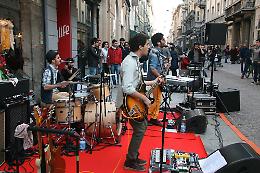 La musica dei SuperIo in corso Campi