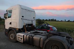 Ritrovato camion rubato carico di vino