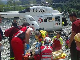 Cade e batte la testa, cremonese ferita in riva al Trebbia