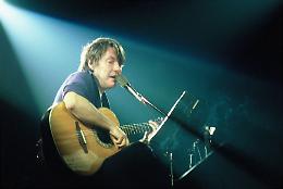 Cremona celebra Faber con tre chitarre e un repertorio infinito