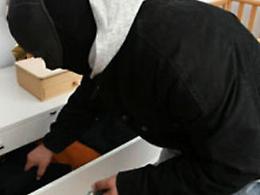 Ladri spregiudicati e scatenati, tre appartamenti ripuliti