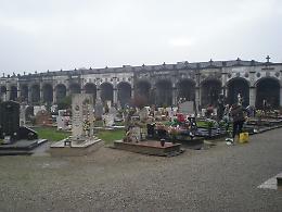 Il cimitero chiude, la morte può attendere 