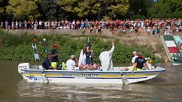 La Regina del Po in processione