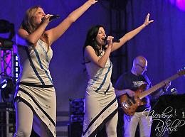 Gli Abba Club, band tributo al celebre gruppo svedese, in concerto a Castel Mella (BS)