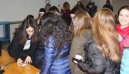 La blogger Ferrari tra gli studenti: raffica di domande e selfie