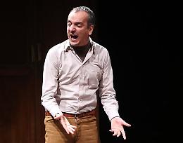 Arturo Cirillo rilegge con grande poesia 'Lo zoo di vetro' di Tennessee Williams