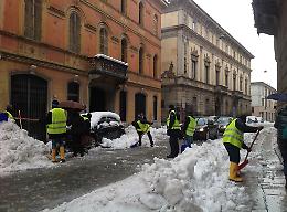 Sgombero neve, tutti mobilitati: al lavoro anche i migranti