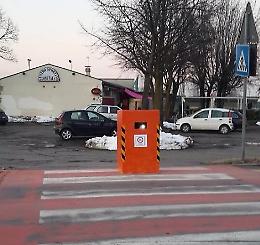 Mascherato da autovelox
E il traffico rallenta sul serio