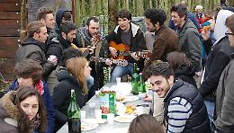 Lo spettacolo della gente
che si ‘ritrova’ a Pontirolo