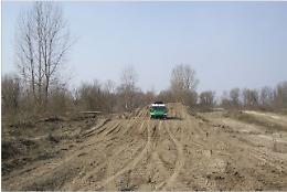 Pista abusiva da motocross sulle rive del Po