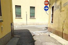 Il marciapiede che divide
