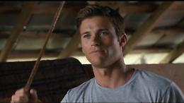"La risposta &egrave; nelle stelle": la clip del film con Scott Eastwood, il figlio di Clint