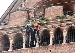 I tecnici all'opera sul Torrazzo