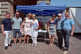 Tennis in carrozzina.
Il cuore dei Rotary per i disabili