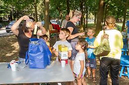 Gli scatti durante la merenda gioco al parco Sartori di Cremona