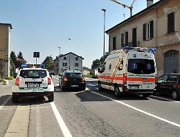 Ciclista urtata dalla portiera, 33enne finisce in ospedale