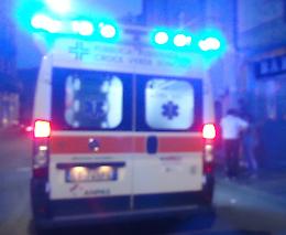 Scende dall'auto, investito 27enne. E' grave
