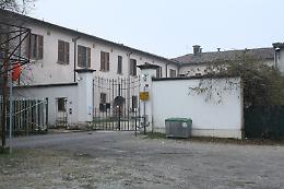 Bimbo solo fuori da scuola, i genitori minacciano denuncia