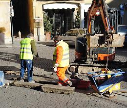 Posa fibra ottica: lavori all'incrocio tra viale Po e via Fulcheria