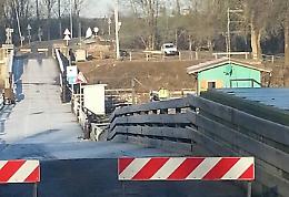 Riaperto il ponte in chiatte di Torre d'Oglio