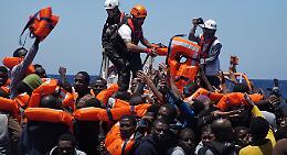 Migranti: maxisbarco a Lampedusa, sono 370