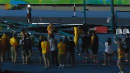 Rio 2016, sorpresa Bolt dopo il terzo oro: lancia giavellotto nello stadio deserto