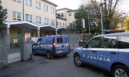Cani antidroga davanti alle scuole
