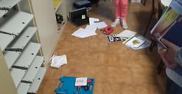 Altro raid dei ladri a scuola, allarme fracassato e via 8 computer