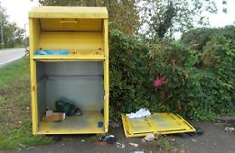 Colpo notturno, razziati i vestiti destinati ai bisognosi