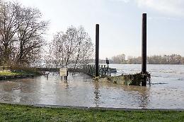 La piena del Po lascia il segno, divelto l'attracco