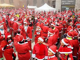 Tutti vestiti da Babbo Natale per la prima Christmas Run