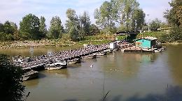 Riaperto il ponte di barche