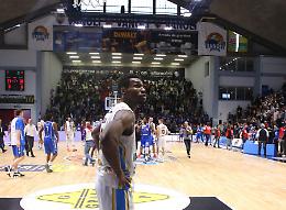 Vanoli, ko 77-78: Sassari vince con due liberi a 4" dalla fine