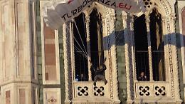 Firenze, base jumper si lancia col paracadute dal campanile di Giotto