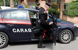 Si infuria e picchia i carabinieri, operaio 36enne in manette