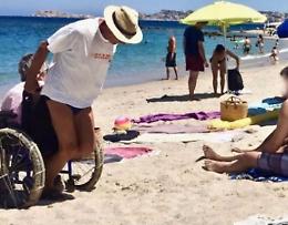 La coppia della foto virale in Sardegna è cremasca 