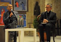 Vecchioni e il vescovo coi giovani, cattedrale di Crema gremita