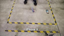 Quanto resiste l'iPhone X da 1300 euro: il test della caduta per cuori forti