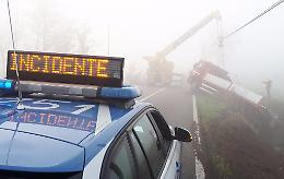 Camion fuori strada, gravi disagi per il traffico