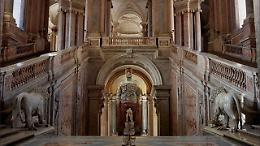 Liu Bolin, "l'uomo invisibile", alla Reggia di Caserta
