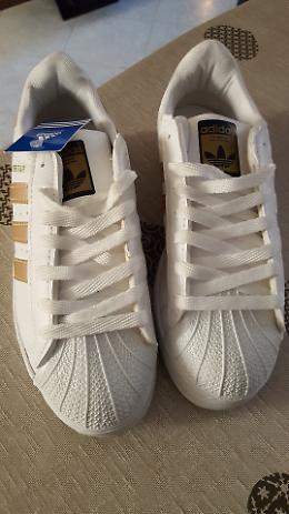 Compra online scarpe griffate, arriva un paio taroccato