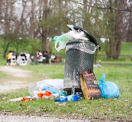 Danni e sporcizia al parco al Po, scatta la protesta