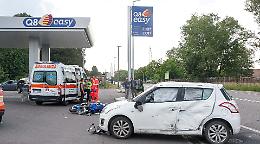 Schianto tra auto e moto, centauro 27enne all'ospedale